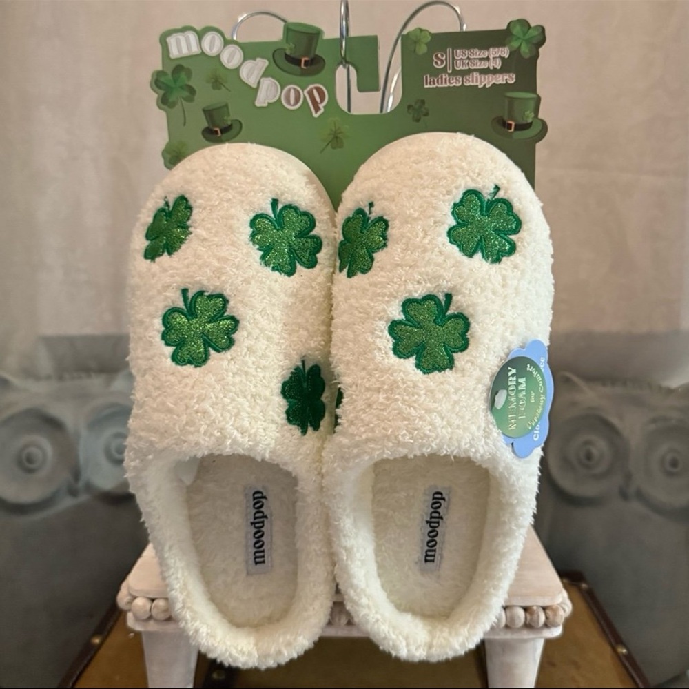 ⚡️MoodPop Shamrock Slippers - Size: Small (5/6)